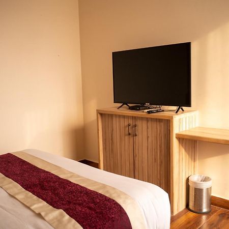 Hotel Black Diamond - Transit Point Inside Hotel Kathmandu Bagian luar foto