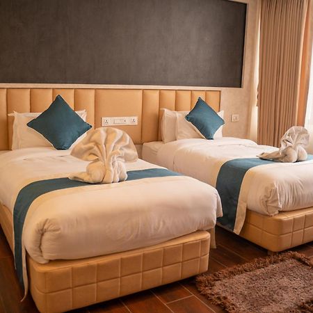 Hotel Black Diamond - Transit Point Inside Hotel Kathmandu Bagian luar foto