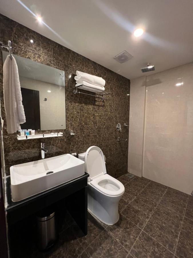 Hotel Black Diamond - Transit Point Inside Hotel Kathmandu Bagian luar foto