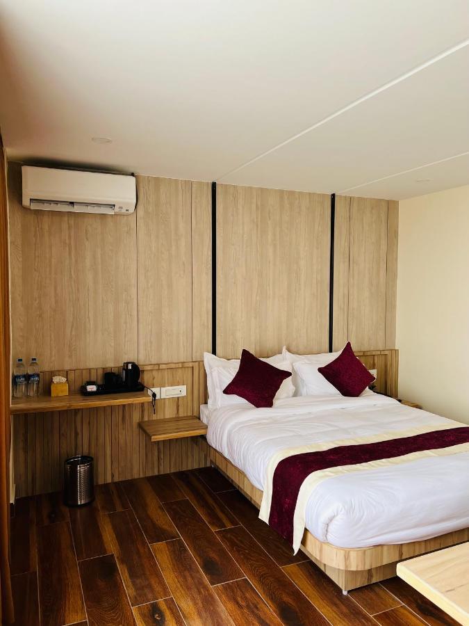 Hotel Black Diamond - Transit Point Inside Hotel Kathmandu Bagian luar foto