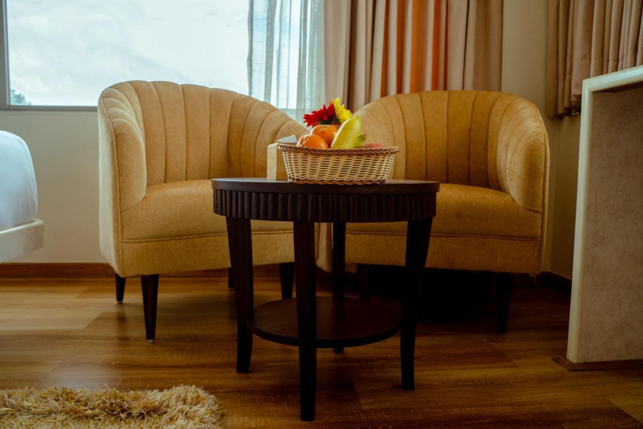 Hotel Black Diamond - Transit Point Inside Hotel Kathmandu Bagian luar foto