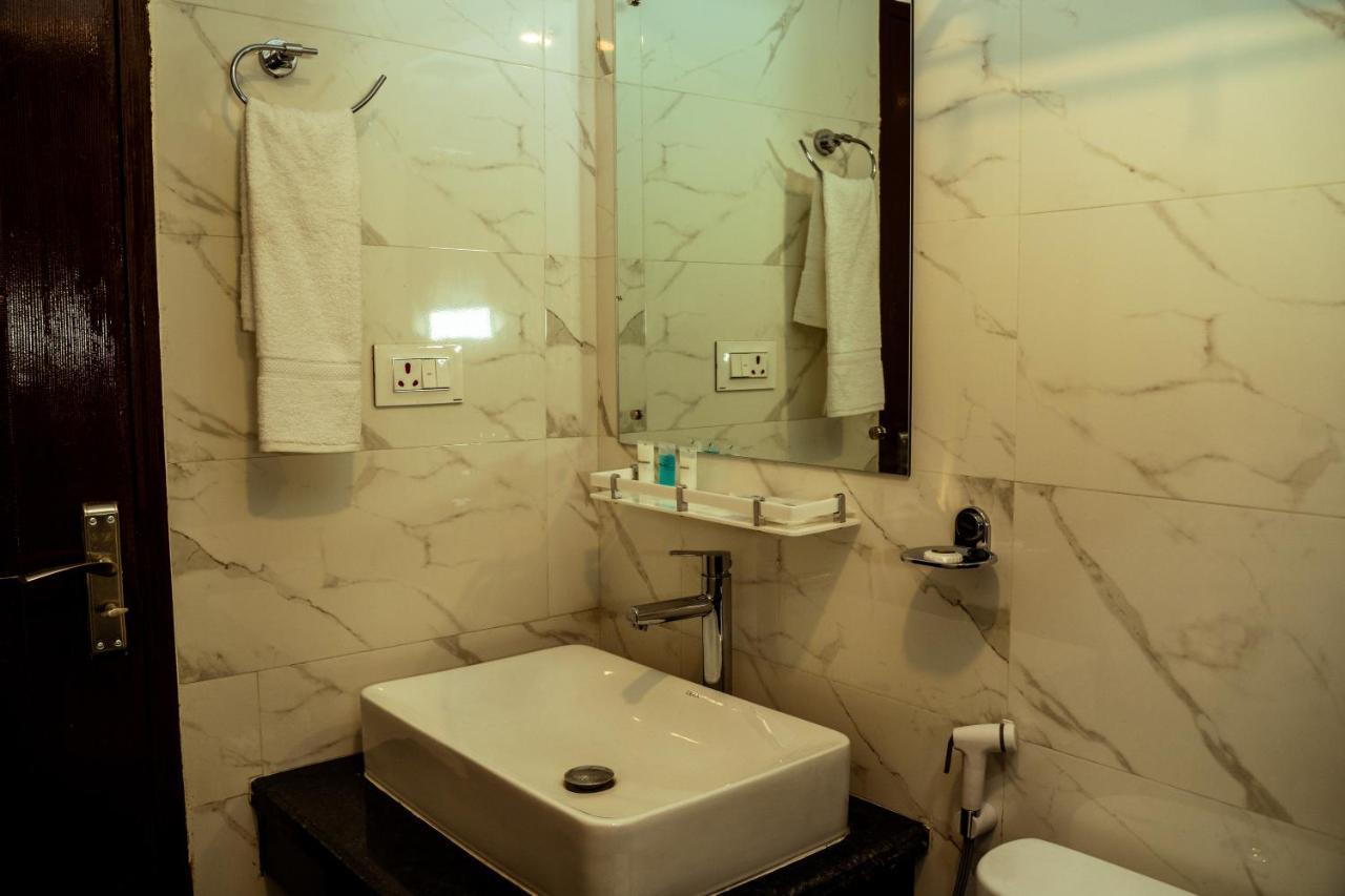 Hotel Black Diamond - Transit Point Inside Hotel Kathmandu Bagian luar foto