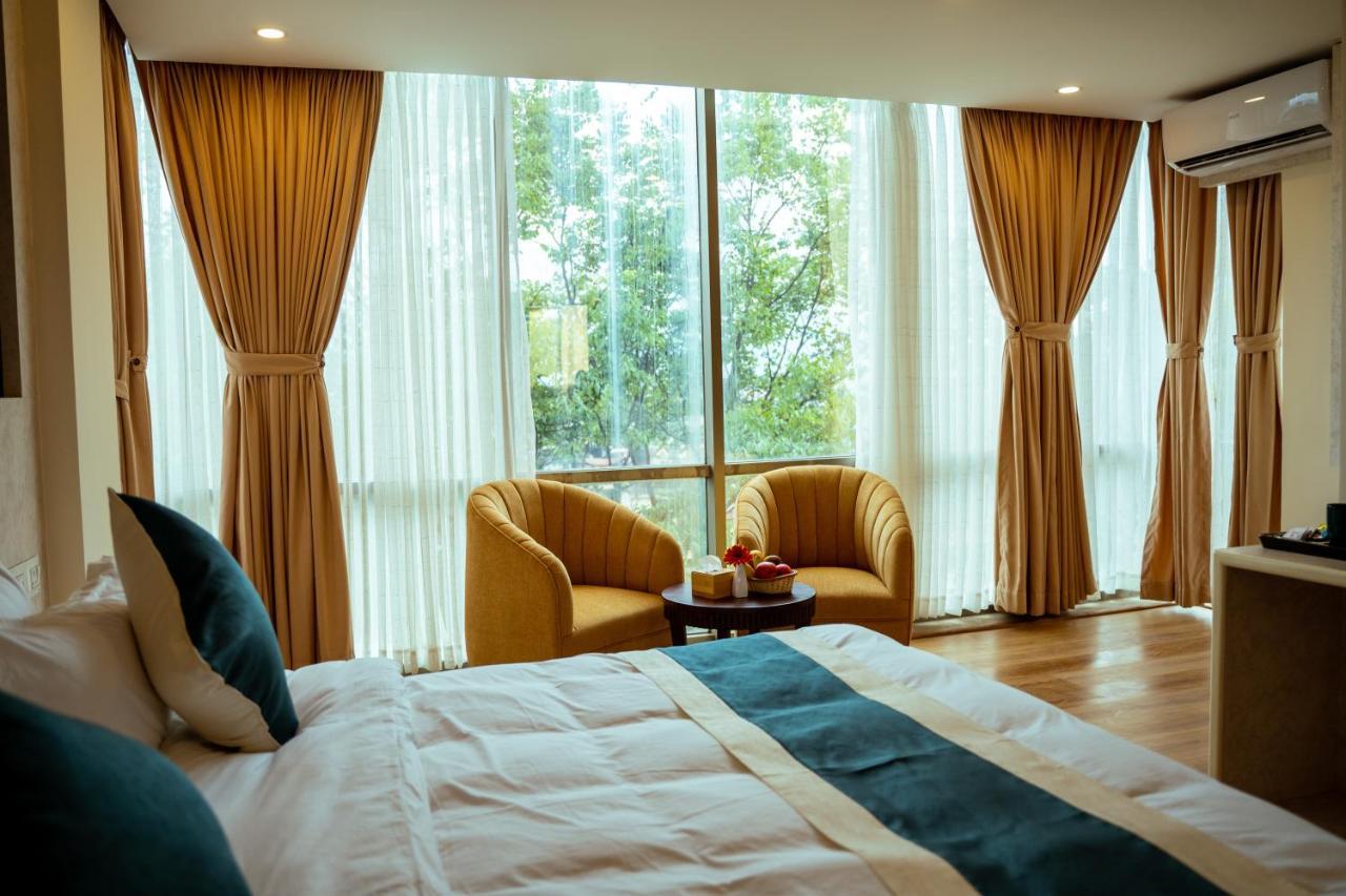 Hotel Black Diamond - Transit Point Inside Hotel Kathmandu Bagian luar foto