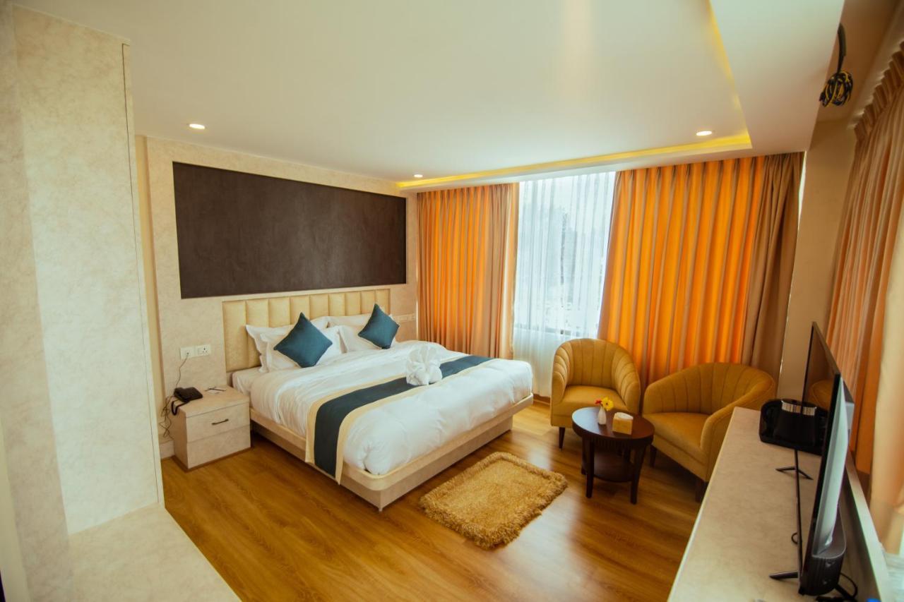 Hotel Black Diamond - Transit Point Inside Hotel Kathmandu Bagian luar foto
