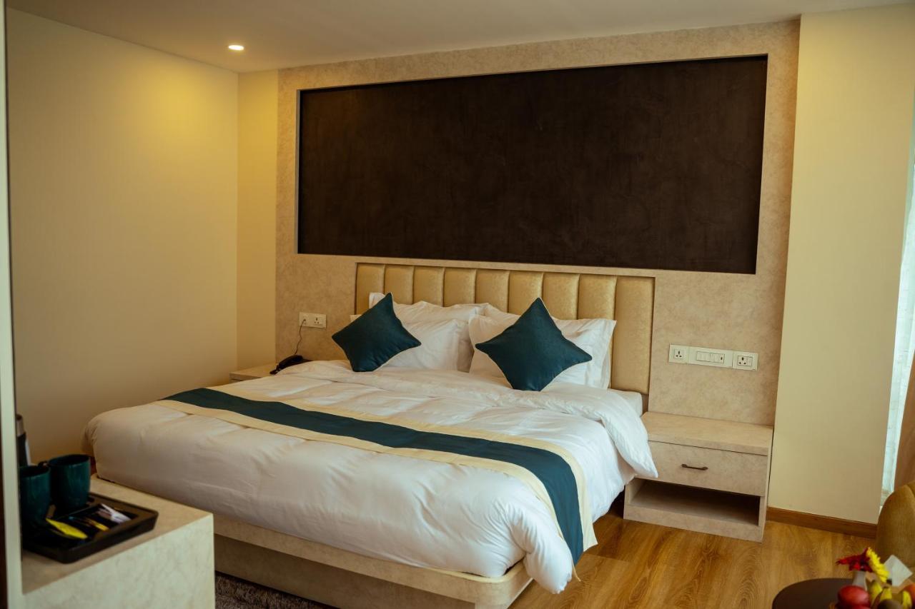 Hotel Black Diamond - Transit Point Inside Hotel Kathmandu Bagian luar foto