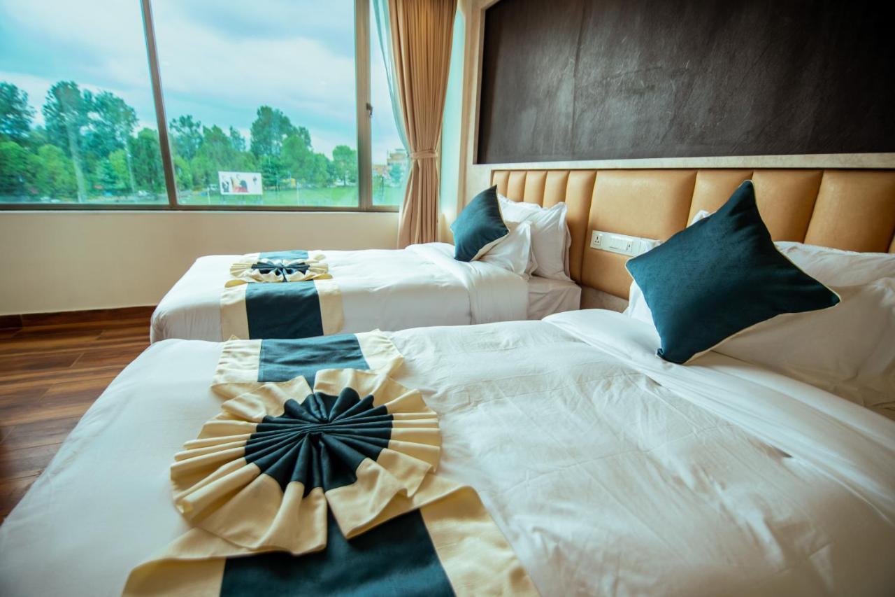 Hotel Black Diamond - Transit Point Inside Hotel Kathmandu Bagian luar foto
