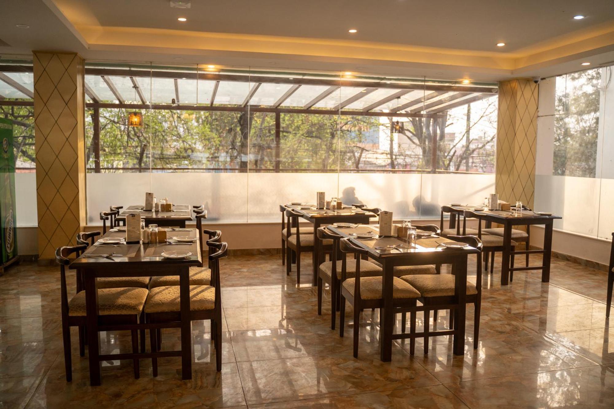 Hotel Black Diamond - Transit Point Inside Hotel Kathmandu Bagian luar foto