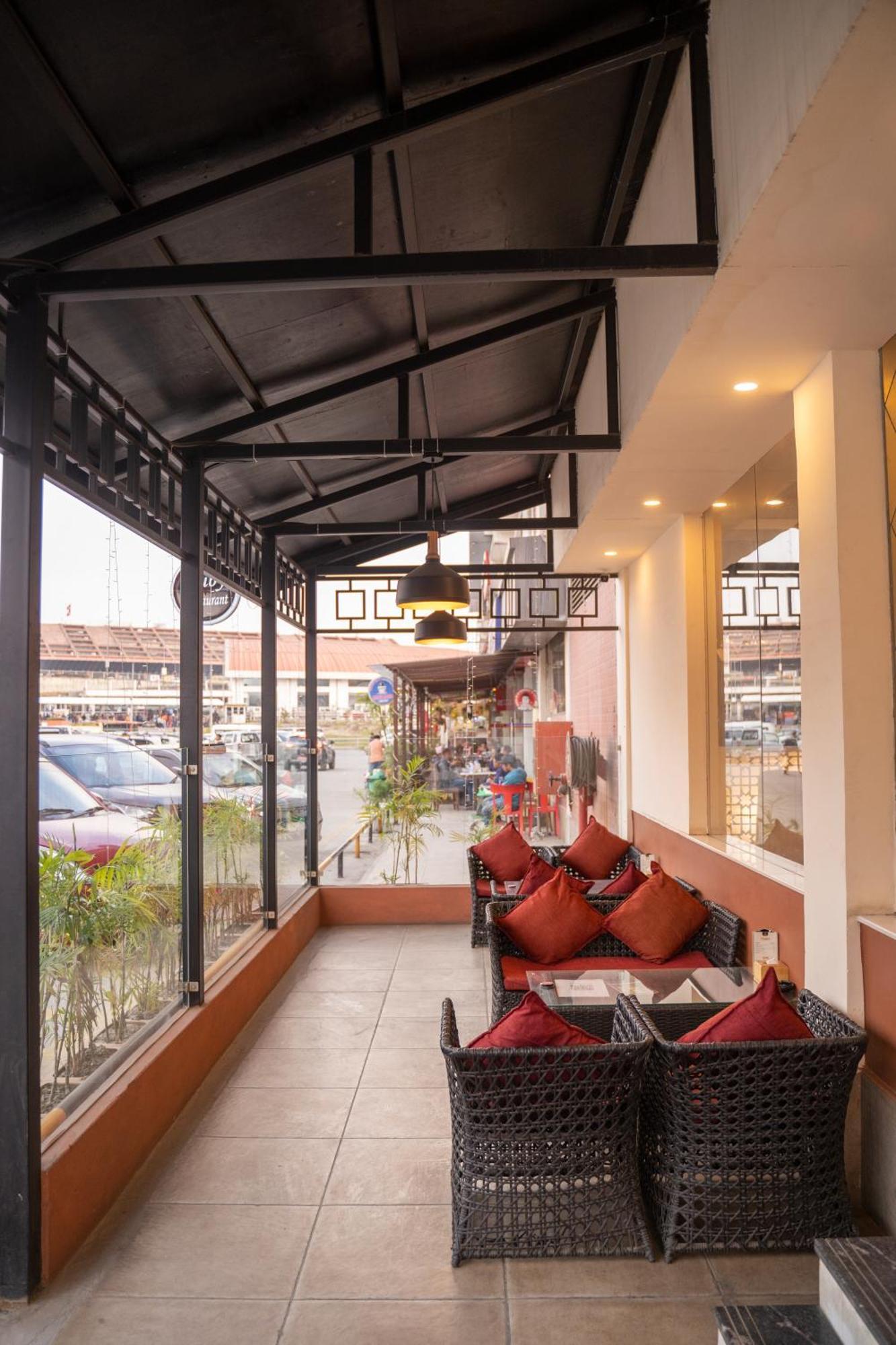Hotel Black Diamond - Transit Point Inside Hotel Kathmandu Bagian luar foto
